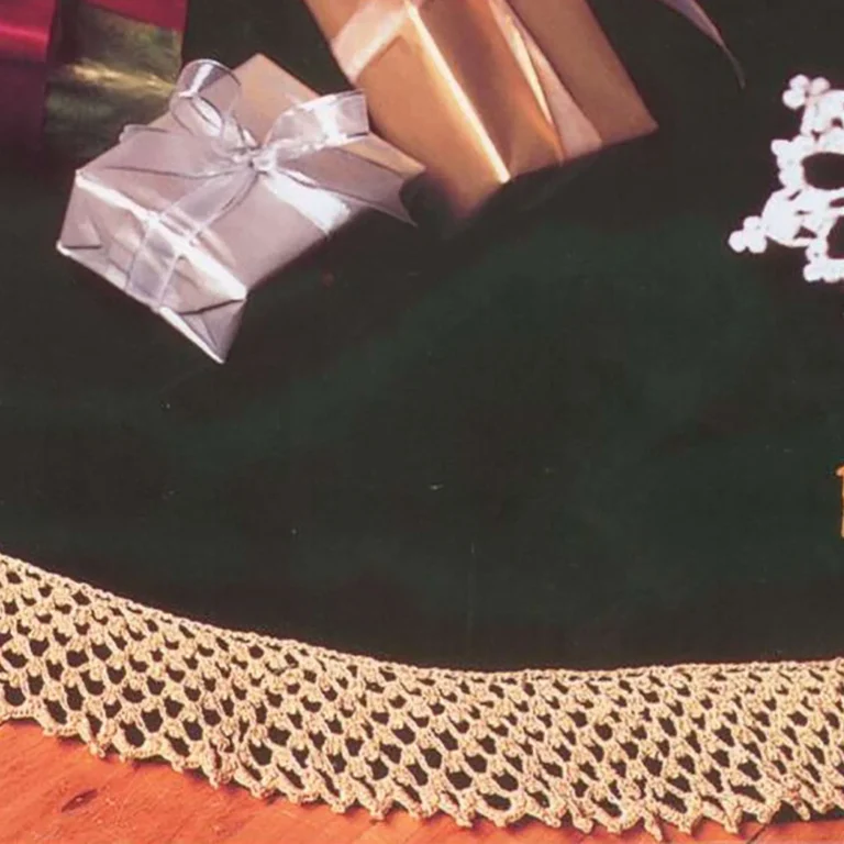 Crochet edging pattern featuring bells, flakes, and a decorative tree skirt.