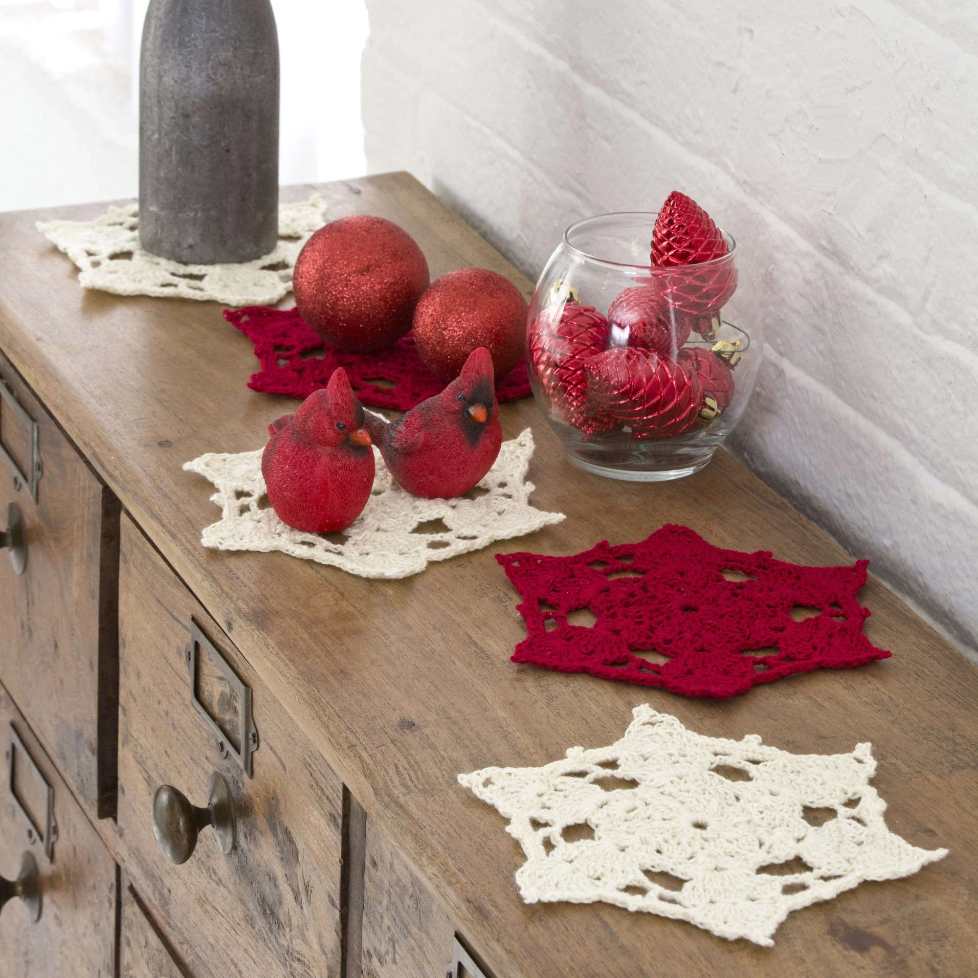 Crochet large snowflake doilies pattern for winter decor