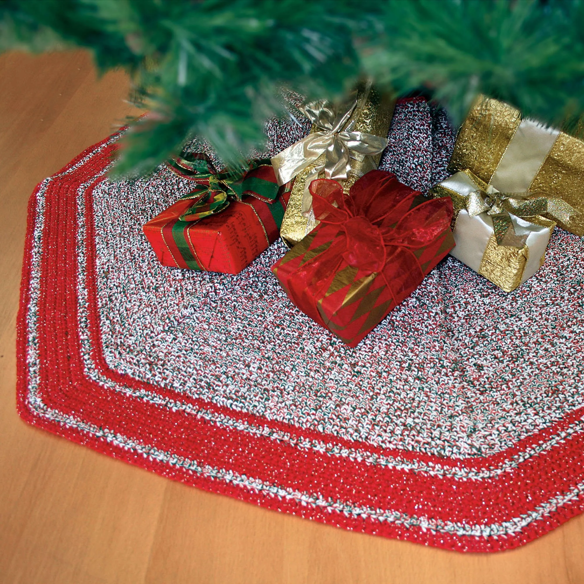 Crochet pattern for a festive tree skirt for holiday decorations.