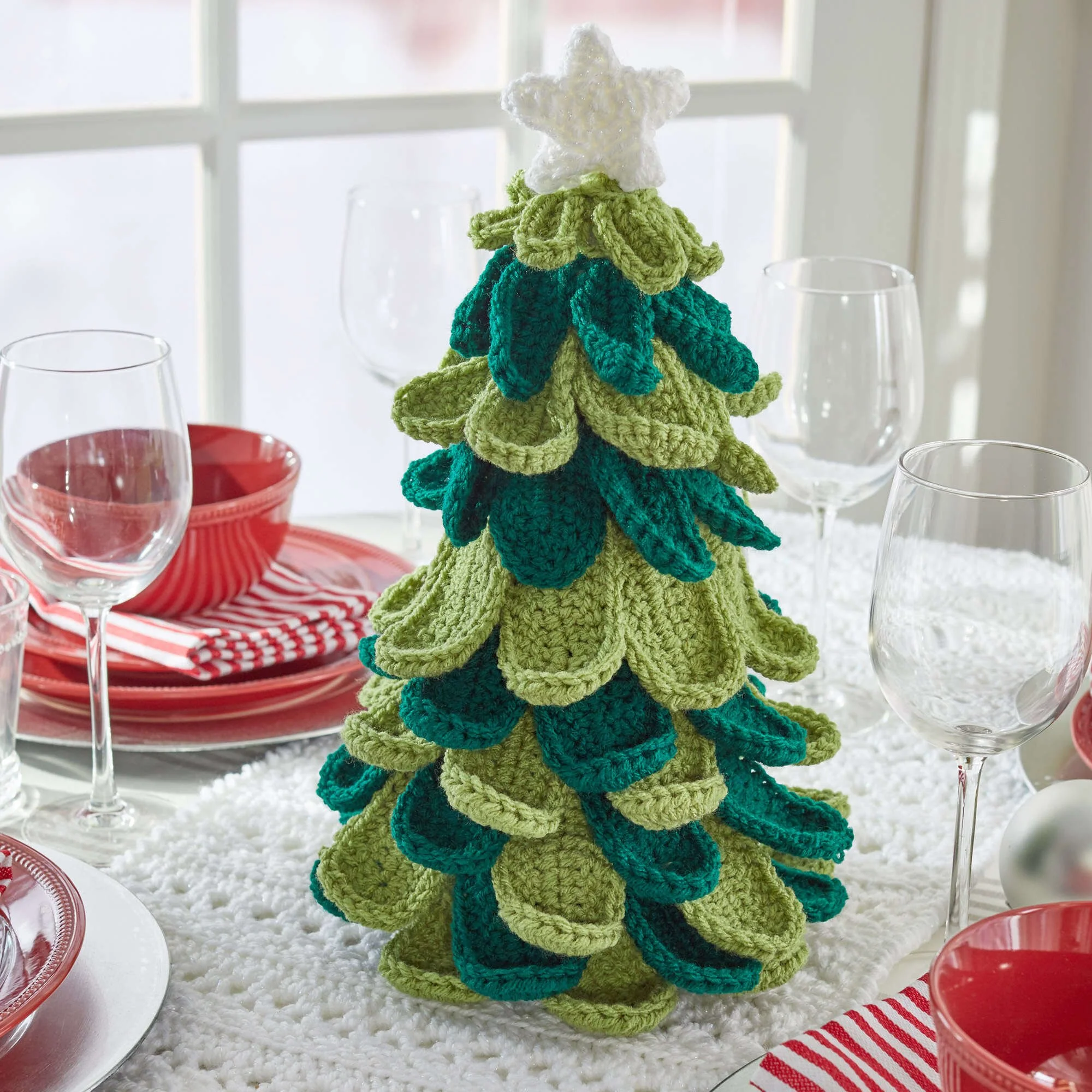 Crochet tree pattern for festive holiday decoration