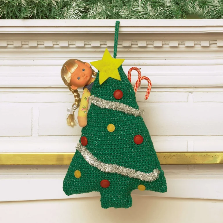 Simple tree stocking pattern for festive holiday decorations